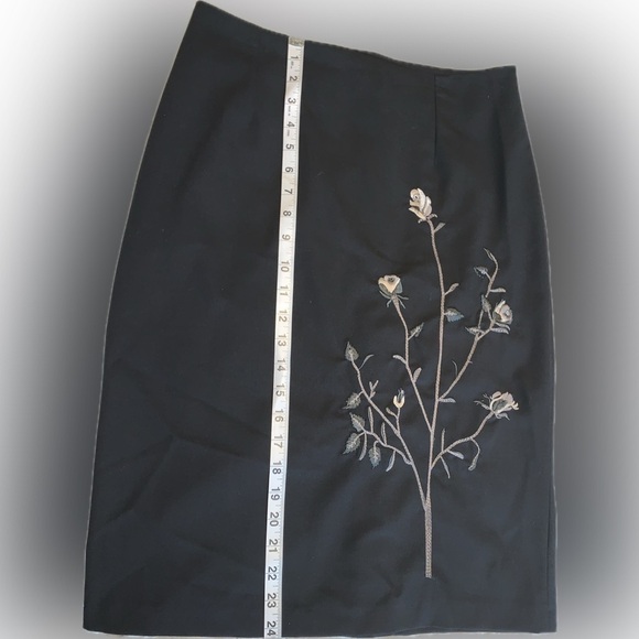 FRIPONNE PARIS Skirt with beautiful embroidery - Size 2 - preowned - Picture 3 of 6